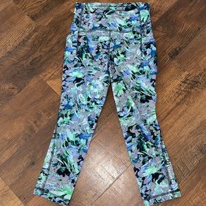 Lululemon Women pocket crop thigh